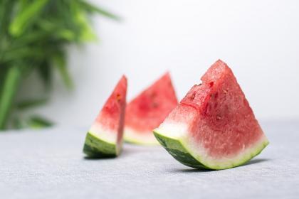 梦见挑西瓜吃瓜,揭秘挑西瓜吃瓜的奇幻之旅