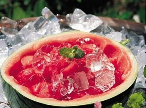 吃冰镇石头瓜,冰镇石头瓜，清凉一夏的味蕾之旅