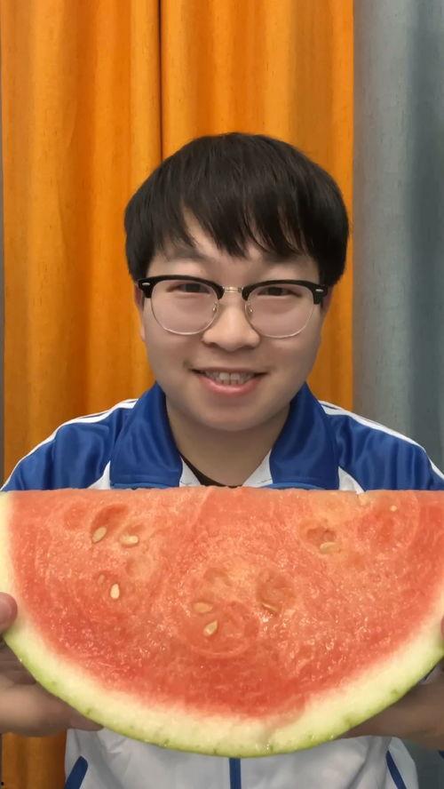 沉浸式吃瓜现场,瓜田盛宴，笑料连连