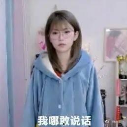 周姐倒立吃瓜,挑战极限展现独特魅力