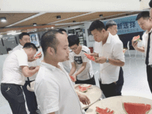 亲子吃瓜大赛,吃瓜大赛趣味横生，亲子情谊浓烈升温