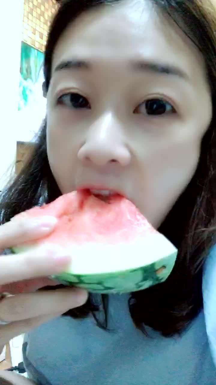 西瓜视频吃瓜姐,吃瓜姐带你领略西瓜视频的精彩瞬间